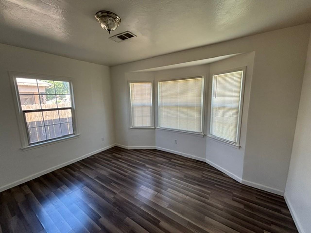309 Lloyd St - Photo 6 of 10