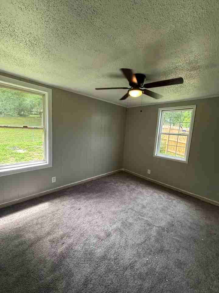 1409 Laboratory Rd - Photo 3 of 18
