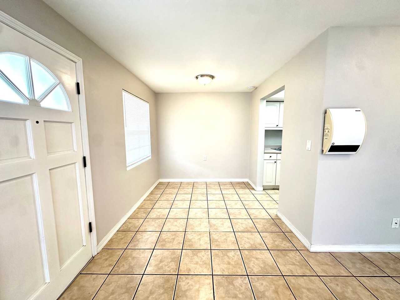 1458 Cleveland St - Photo 5 of 11
