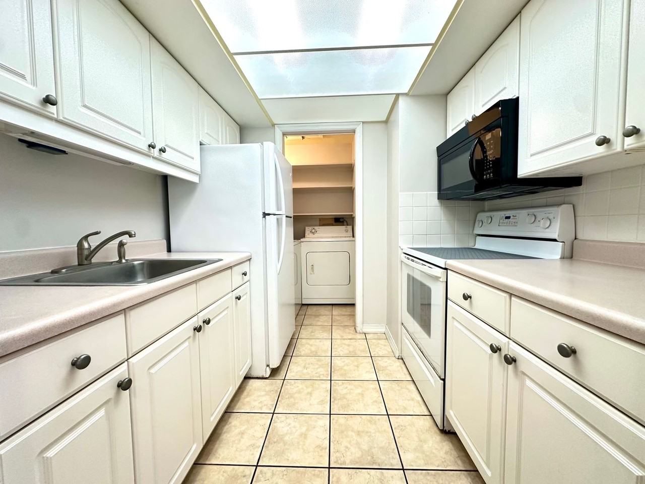 1458 Cleveland St - Photo 6 of 11