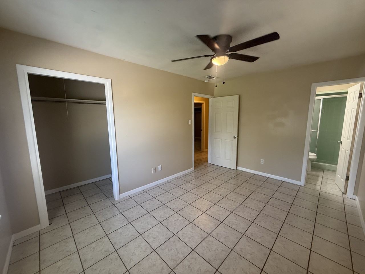1004 Hillyer St #1004 - Photo 5 of 18