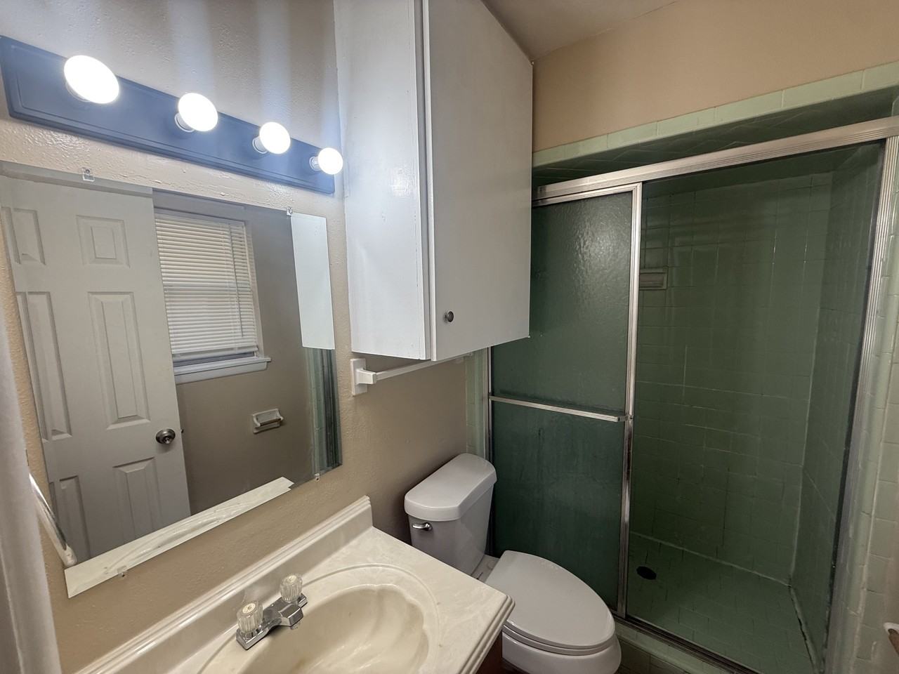 1004 Hillyer St #1004 - Photo 6 of 18