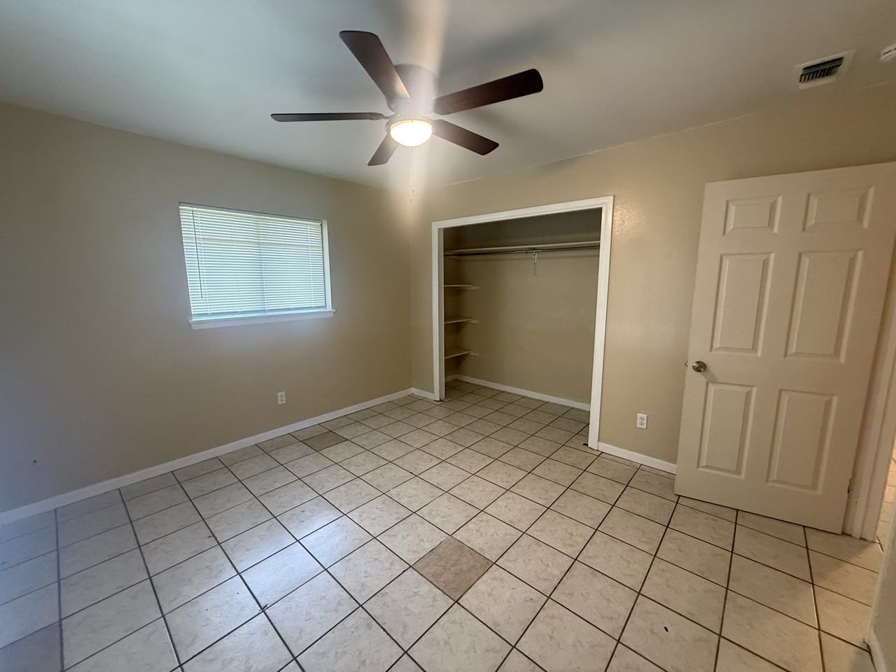 1004 Hillyer St #1004 - Photo 4 of 18
