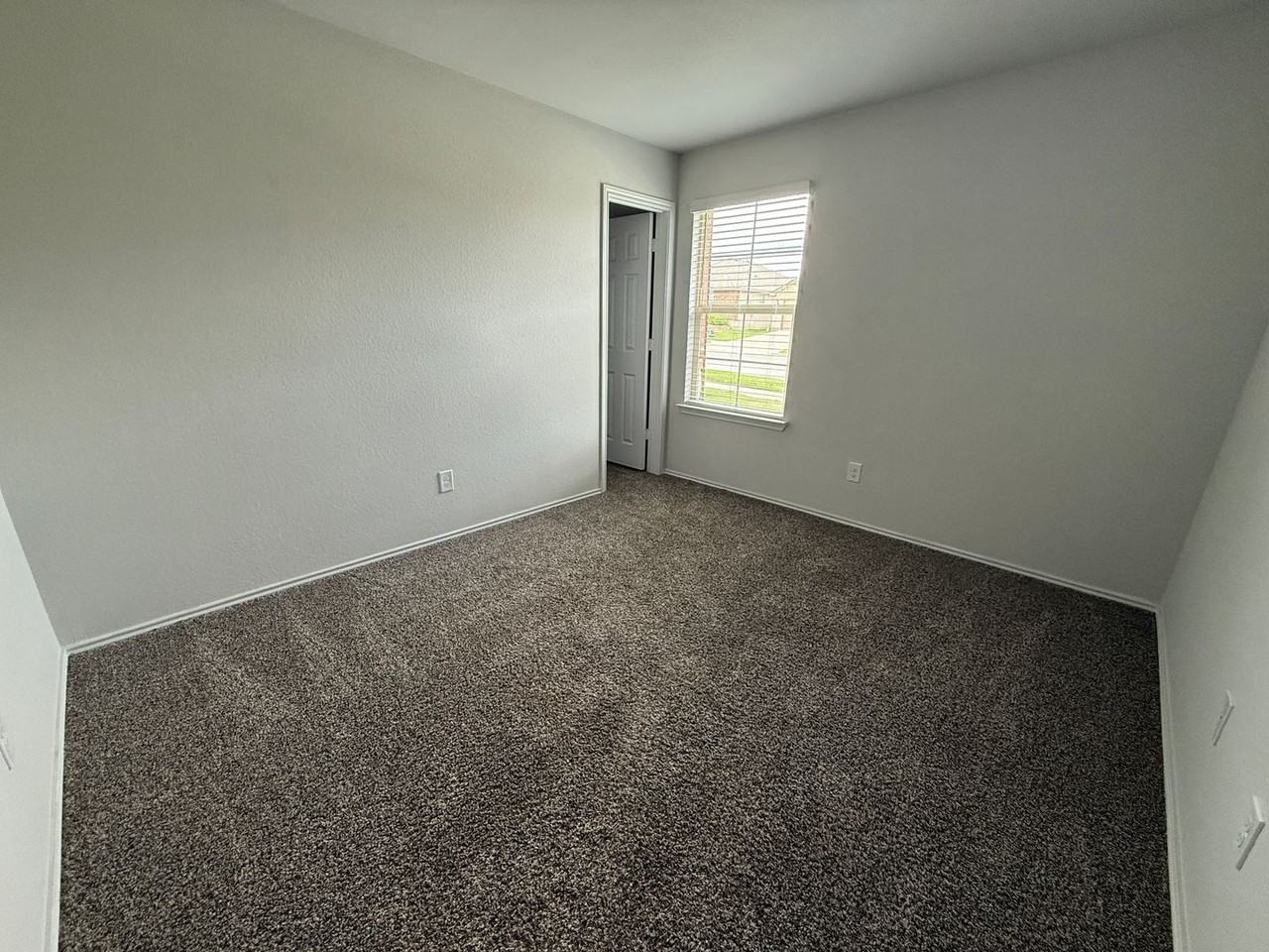 9610 Murandy Dr - Photo 6 of 33