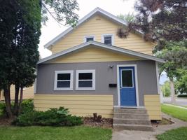 featured image of 415 N 9th St