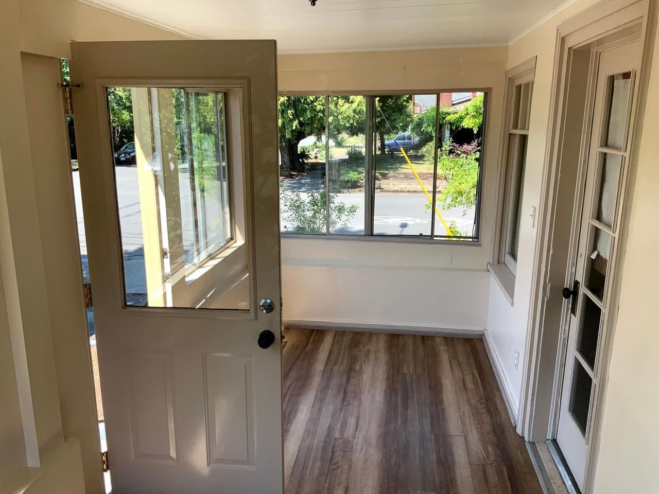 402 G St - Photo 4 of 18