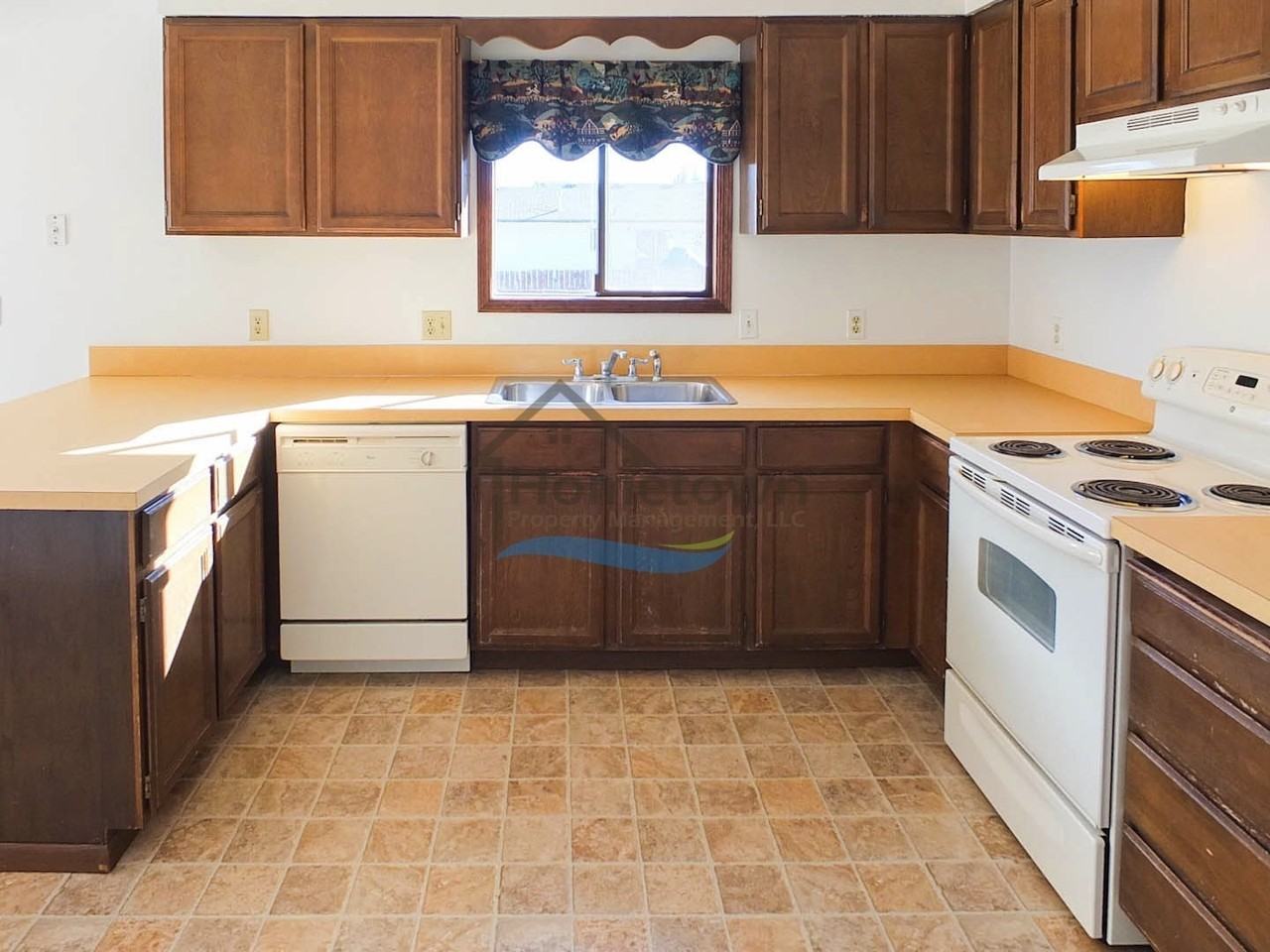 4424 Redding Rd - Photo 7 of 35