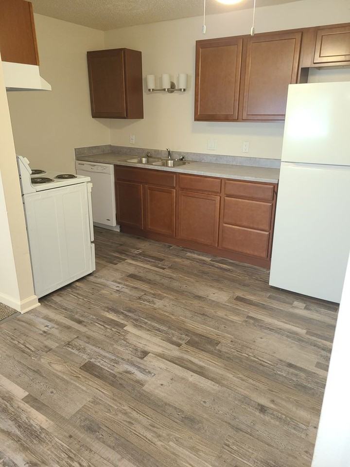Woodlawn Park Apartments - Photo 2 of 14