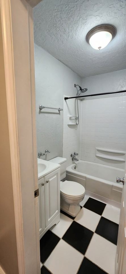 585 Southwest #UP - Photo 4 of 21