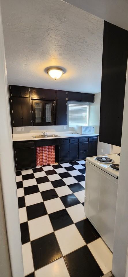 585 Southwest #UP - Photo 7 of 21