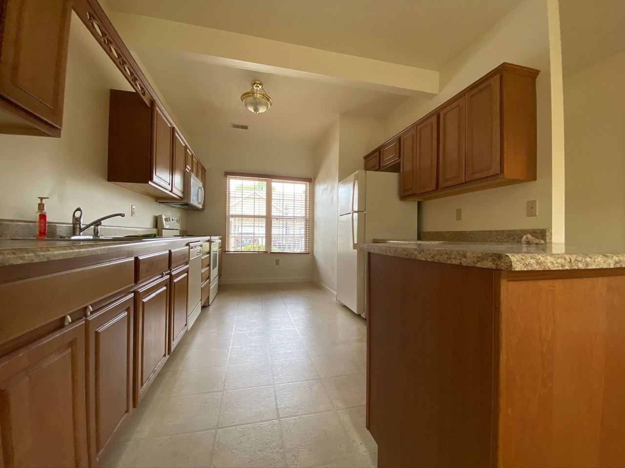 106 Amber Ln - Photo 4 of 33