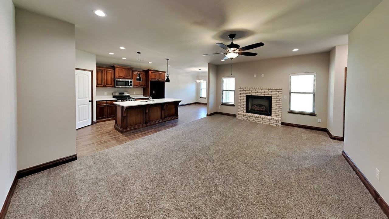 9009 Nw 143rd St - Photo 5 of 19