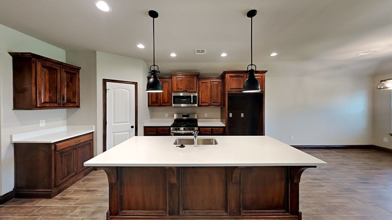 9009 Nw 143rd St - Photo 6 of 19