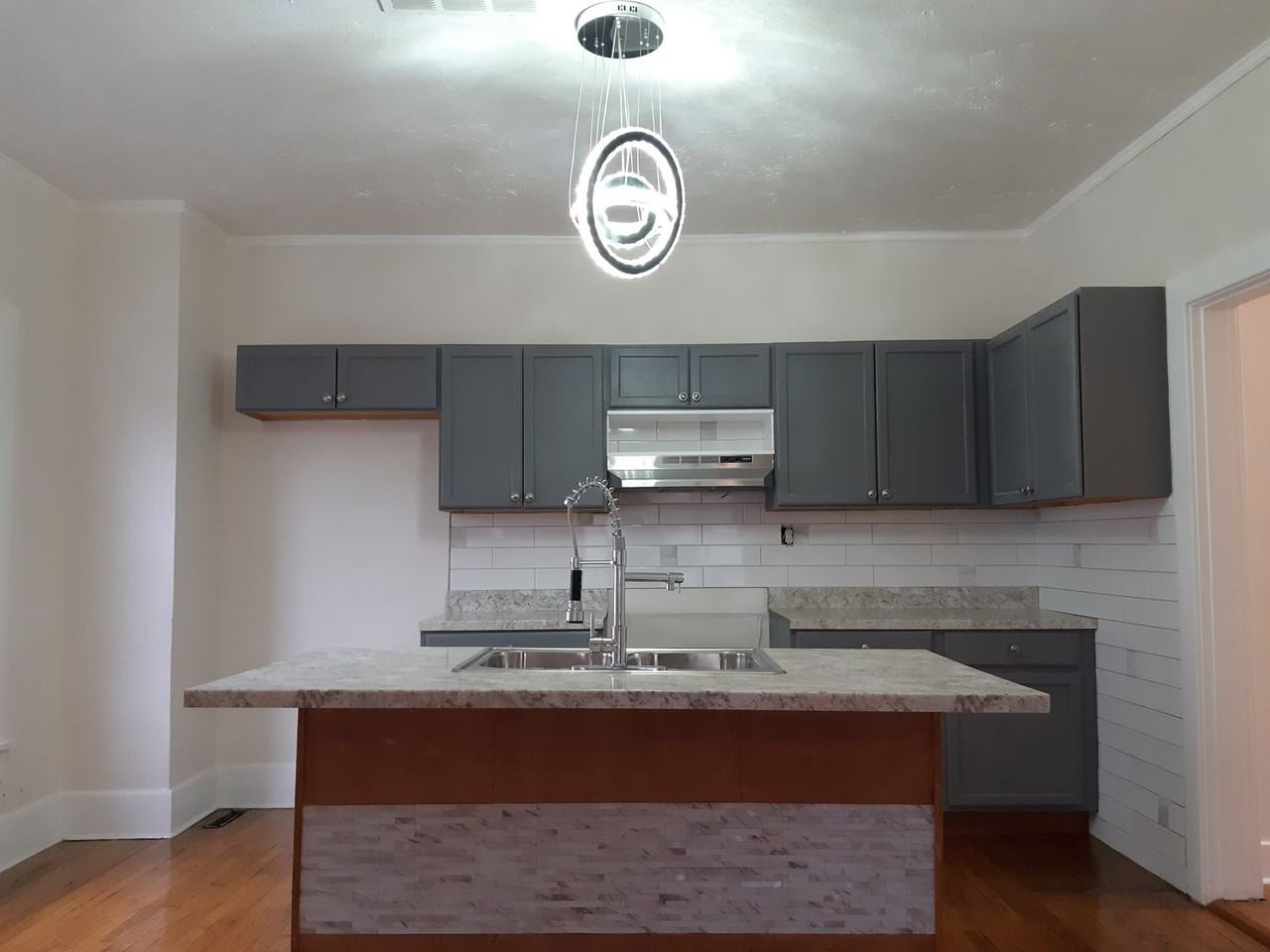 116 Redwood Ave - Photo 2 of 18