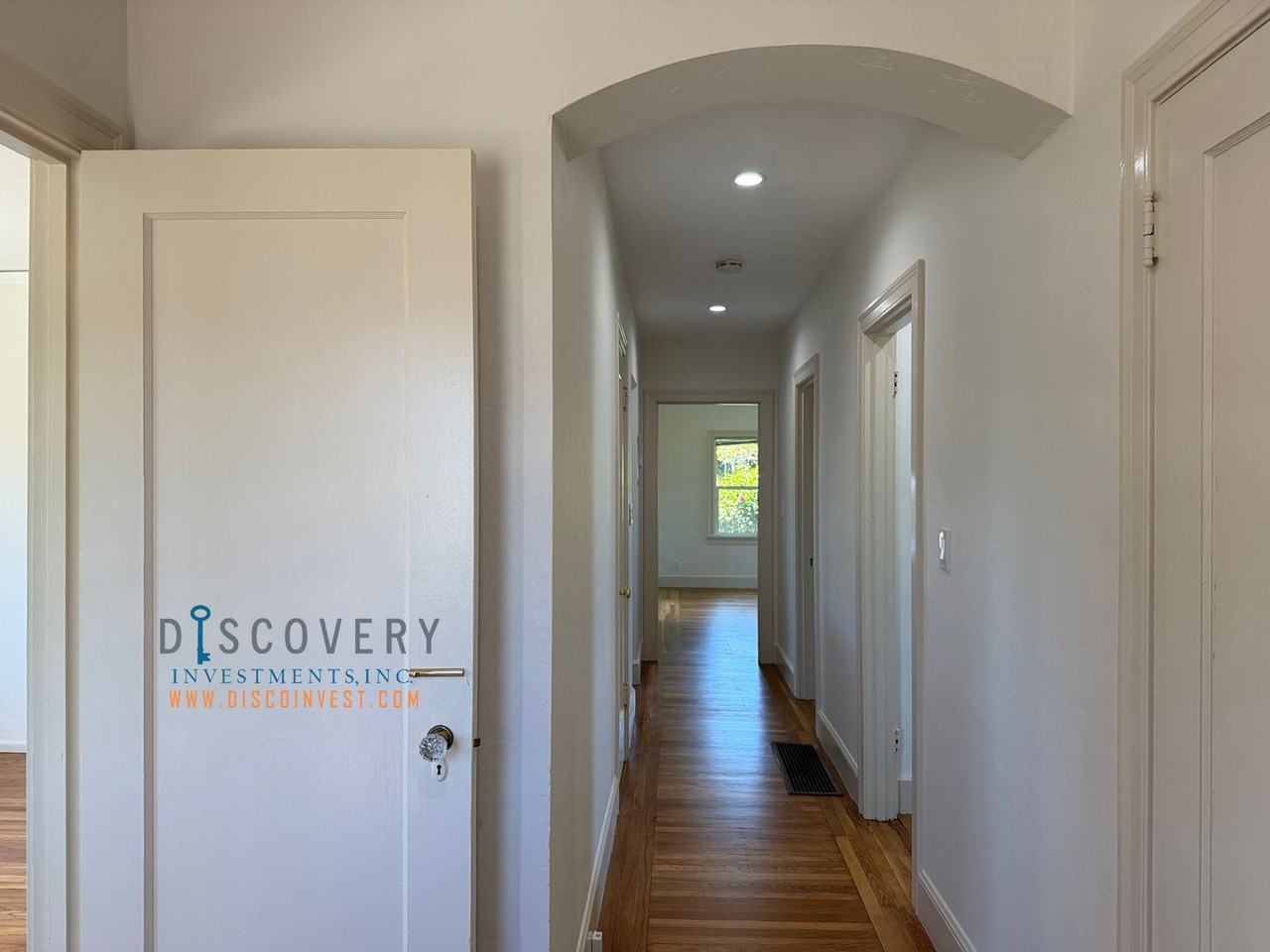 611 Clayton Ave - Photo 3 of 32