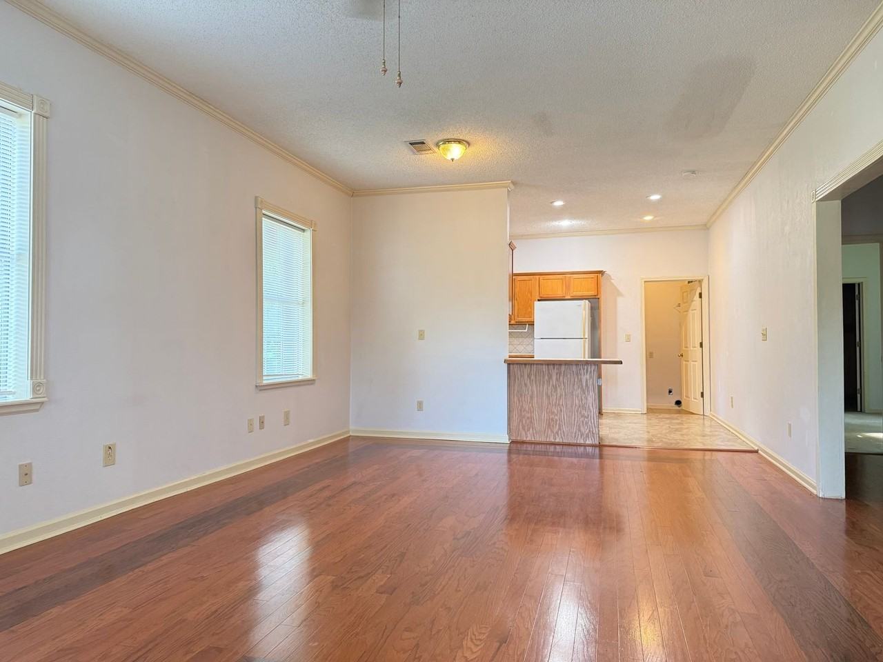 704 E North St - Photo 3 of 22