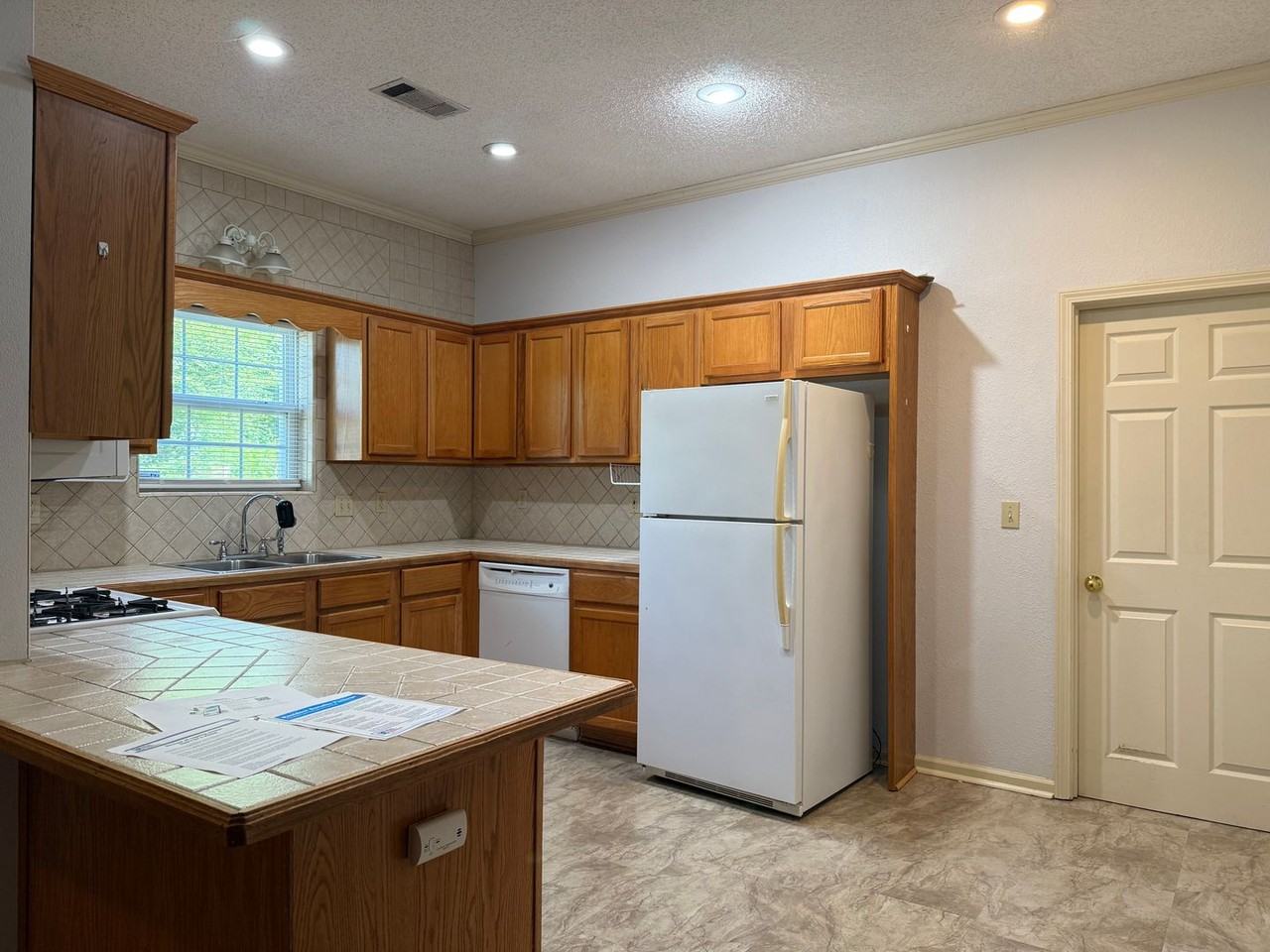 704 E North St - Photo 5 of 22