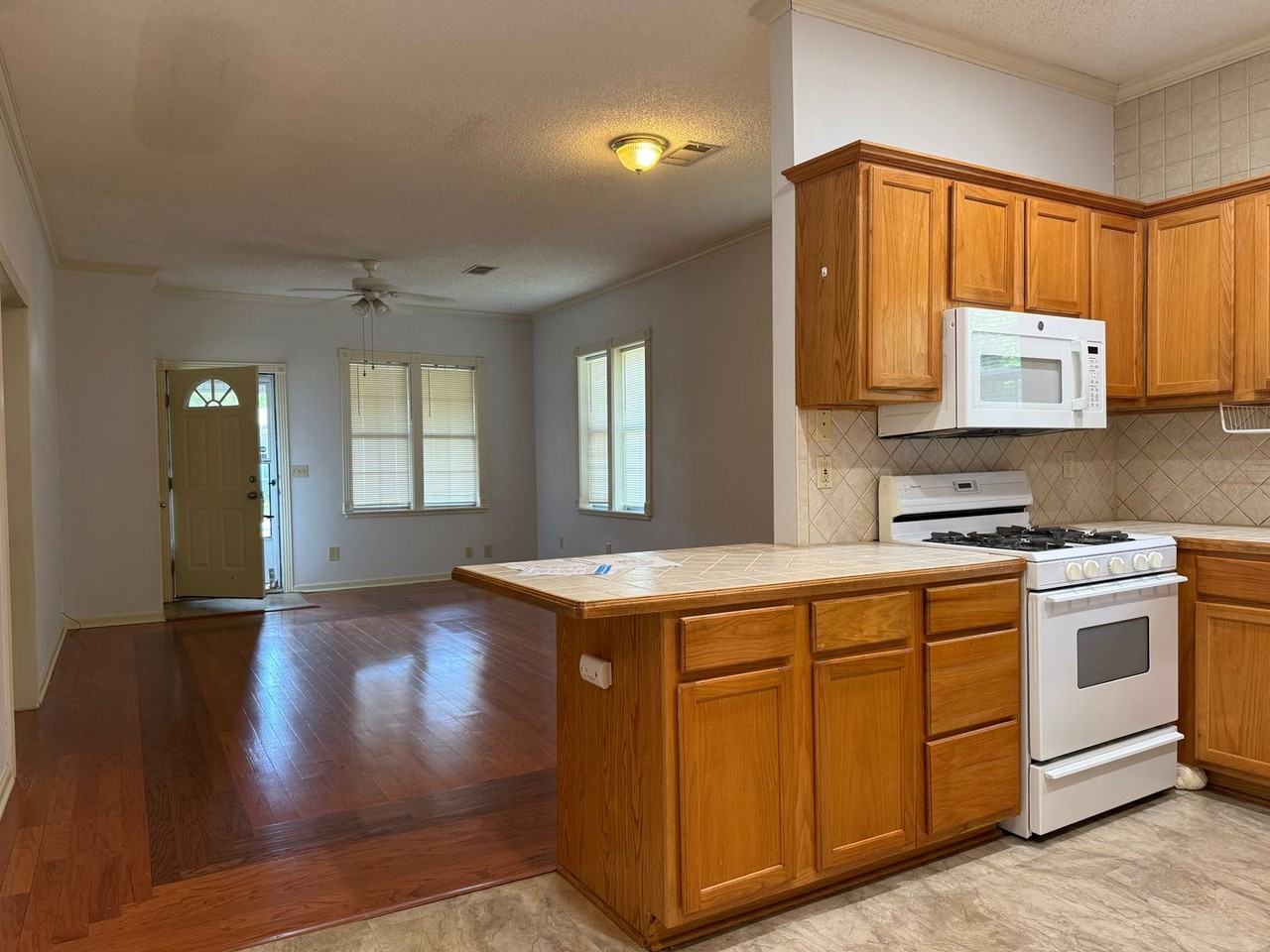 704 E North St - Photo 6 of 22