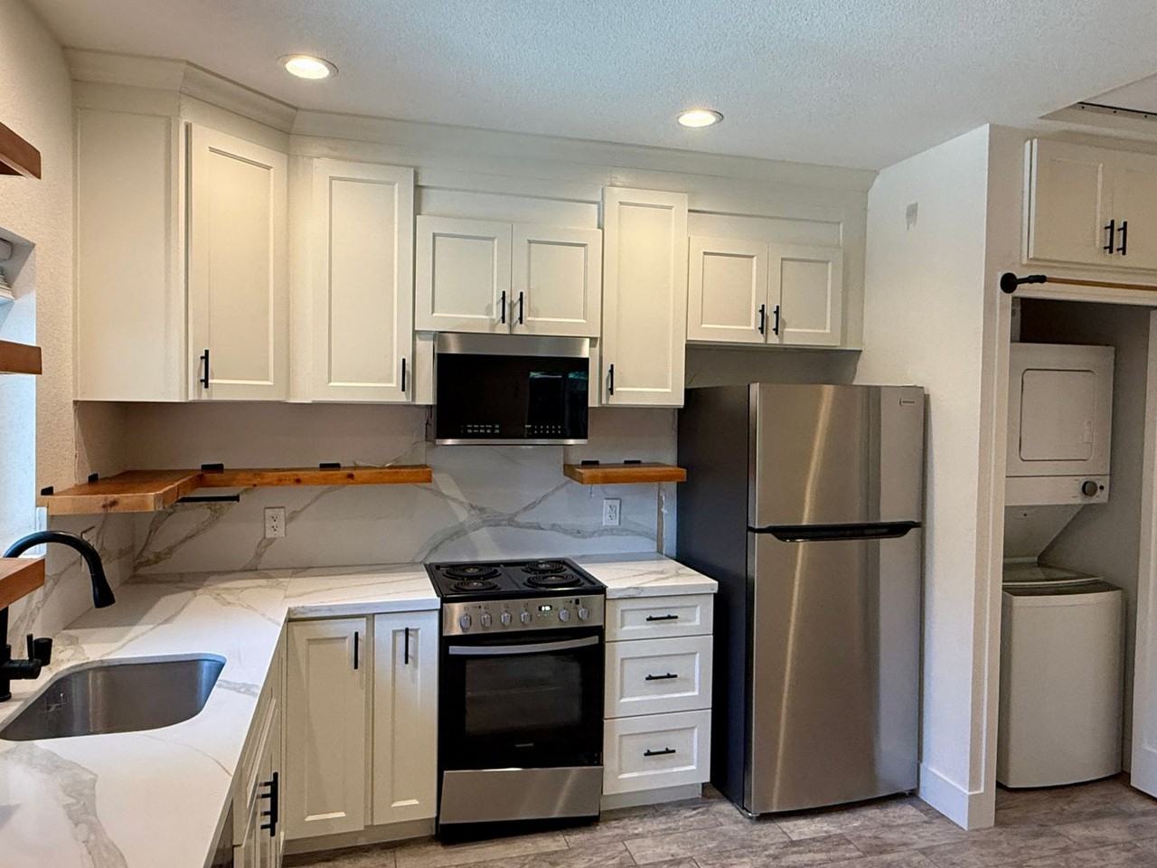 990 S Clover Ave - Photo 6 of 10