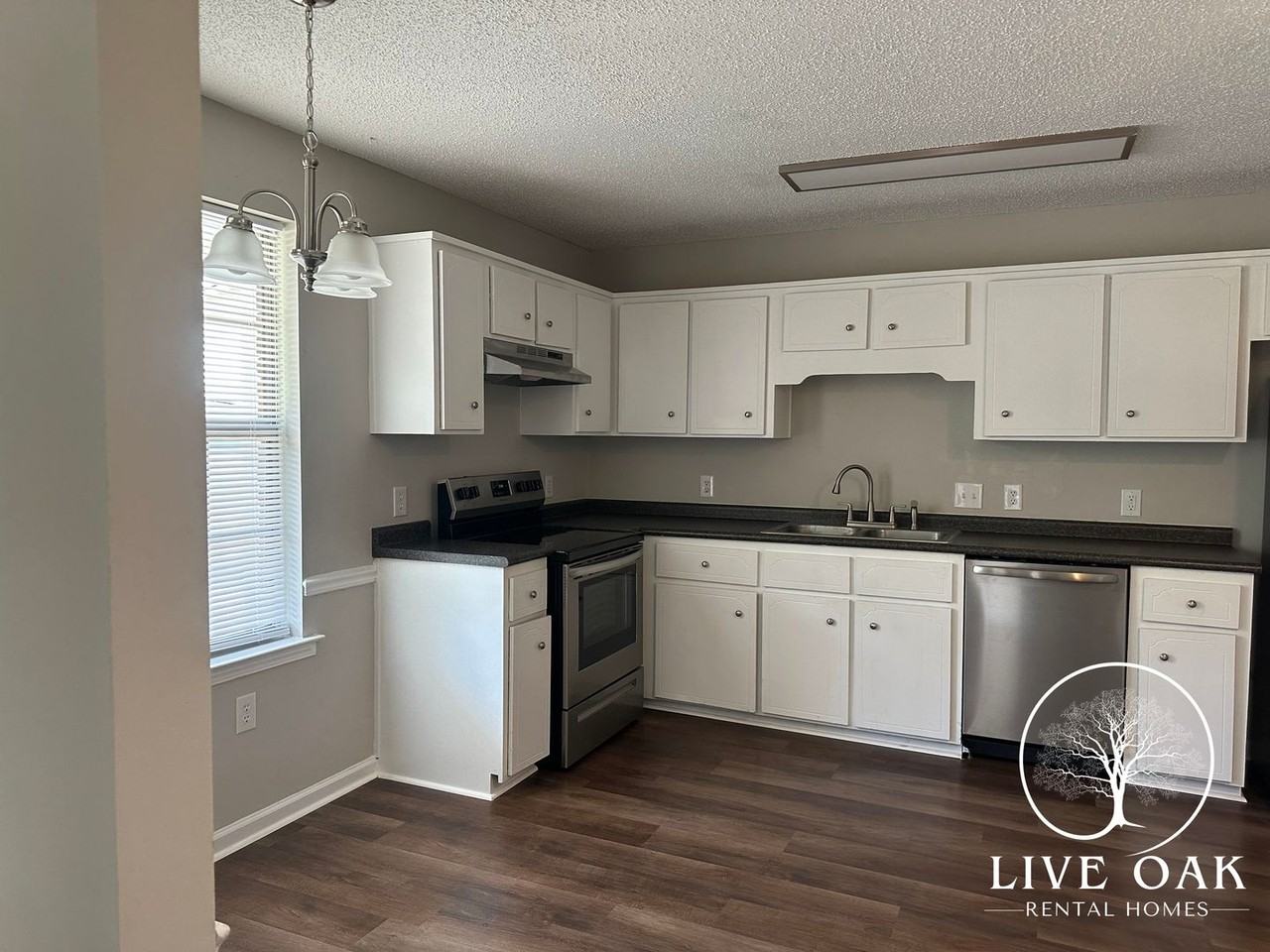 2323 Rowe St - Photo 4 of 11