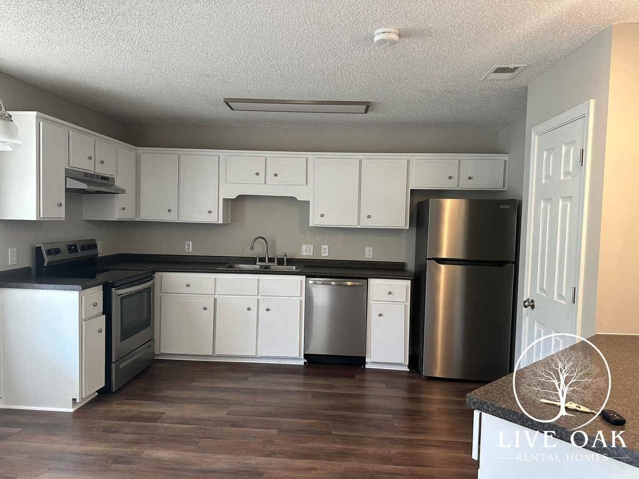 2323 Rowe St - Photo 5 of 11