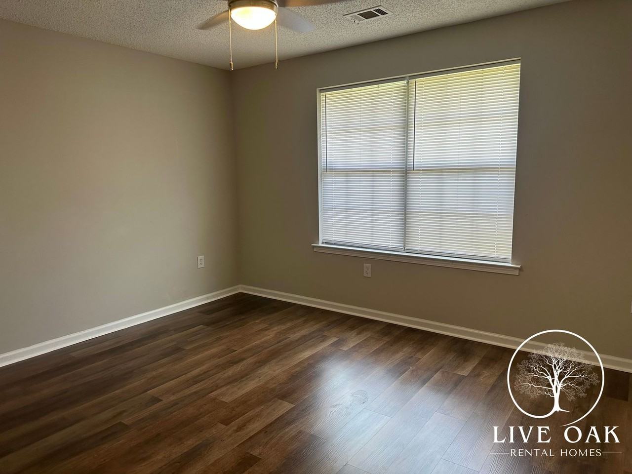 2323 Rowe St - Photo 6 of 11