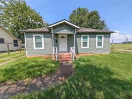 featured image of 5365 E Parkway Dr