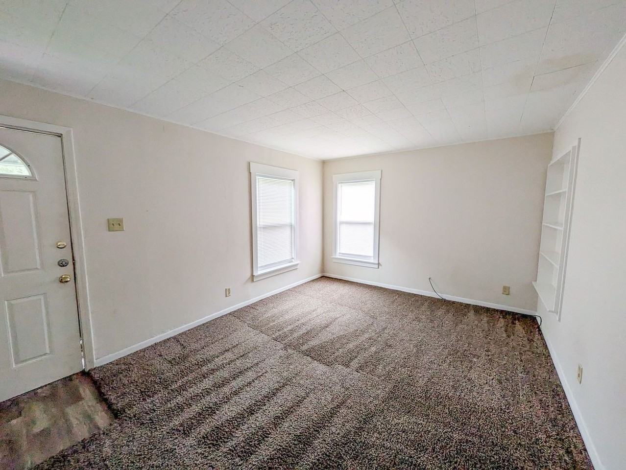 5365 E Parkway Dr - Photo 2 of 13