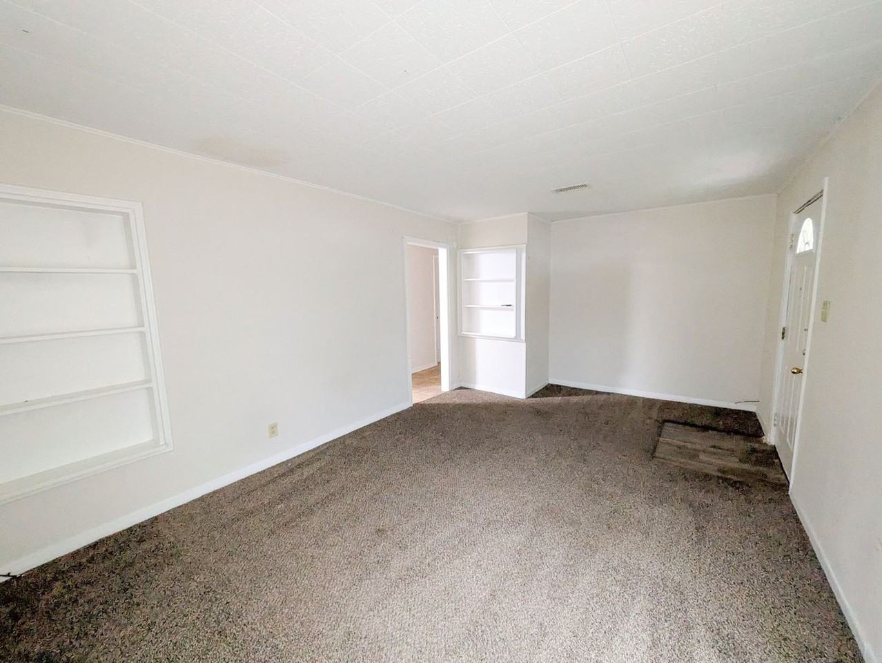 5365 E Parkway Dr - Photo 3 of 13
