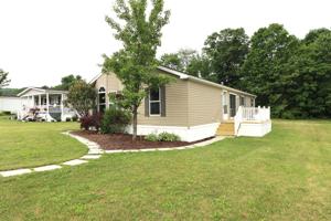 featured image of 14 Meadowview Dr