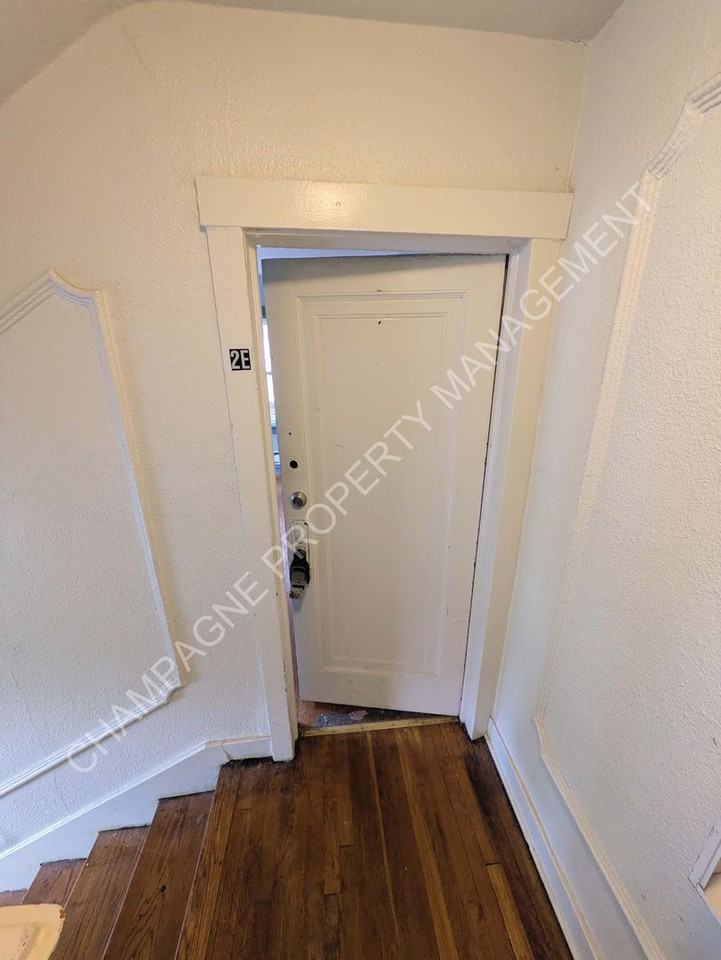 1123 W 40th St - Photo 2 of 15