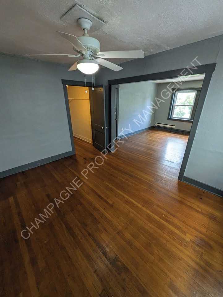 1123 W 40th St - Photo 6 of 15