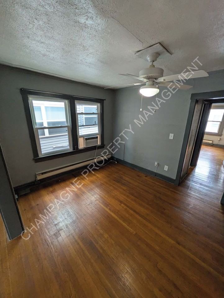 1123 W 40th St - Photo 7 of 15