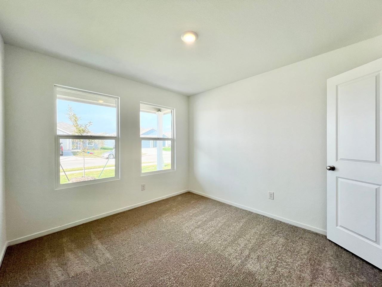 10029 Muntjac Dr - Photo 4 of 28