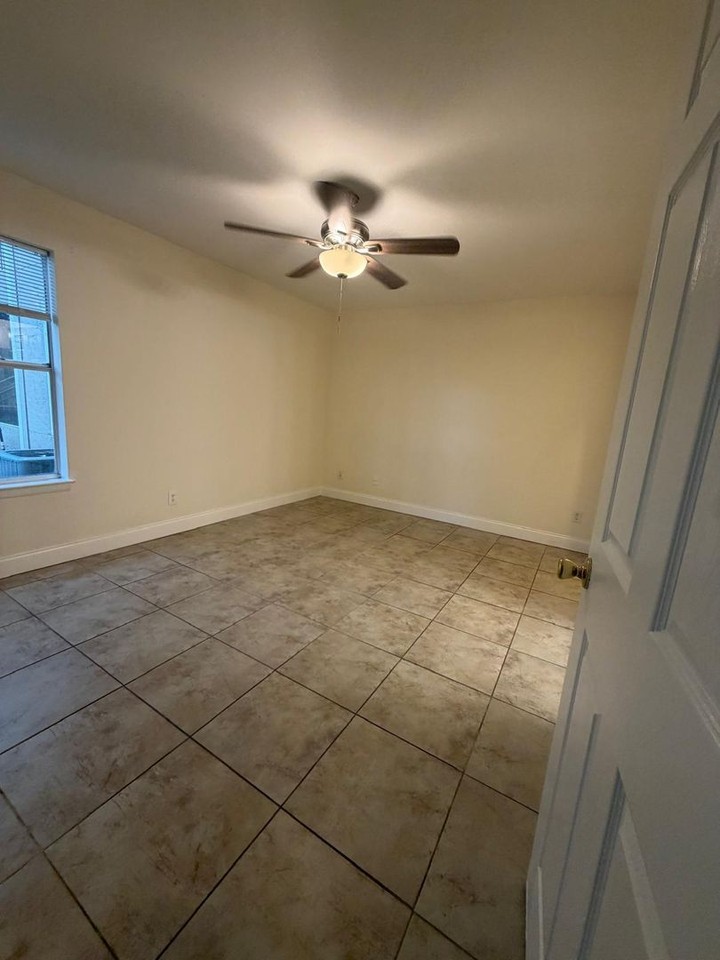 1825 1825 Palm Cove Blvd Uni8t 105 - Photo 7 of 21