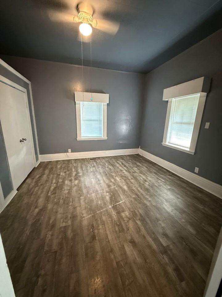 939 Bell Rd - Photo 3 of 11