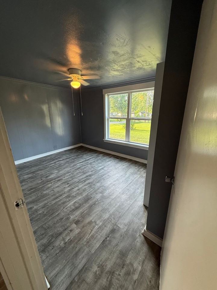939 Bell Rd - Photo 4 of 11