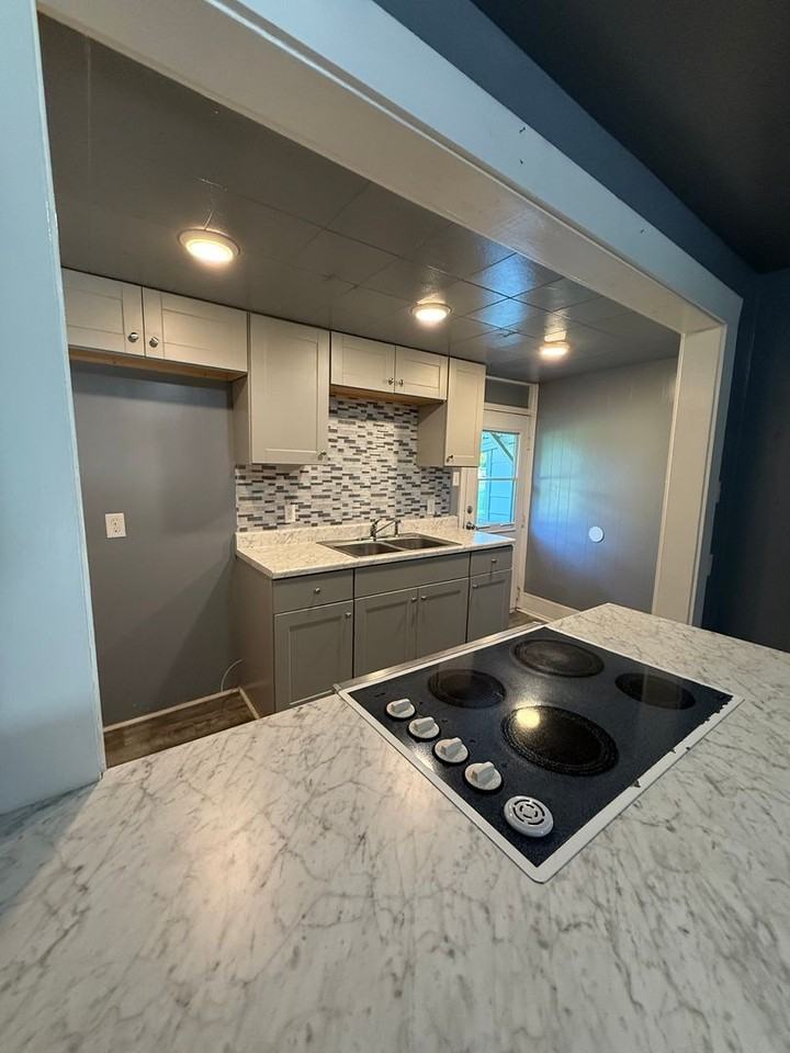939 Bell Rd - Photo 6 of 11