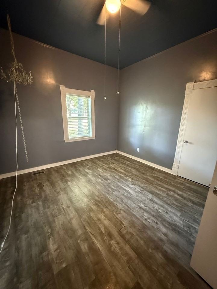 939 Bell Rd - Photo 7 of 11