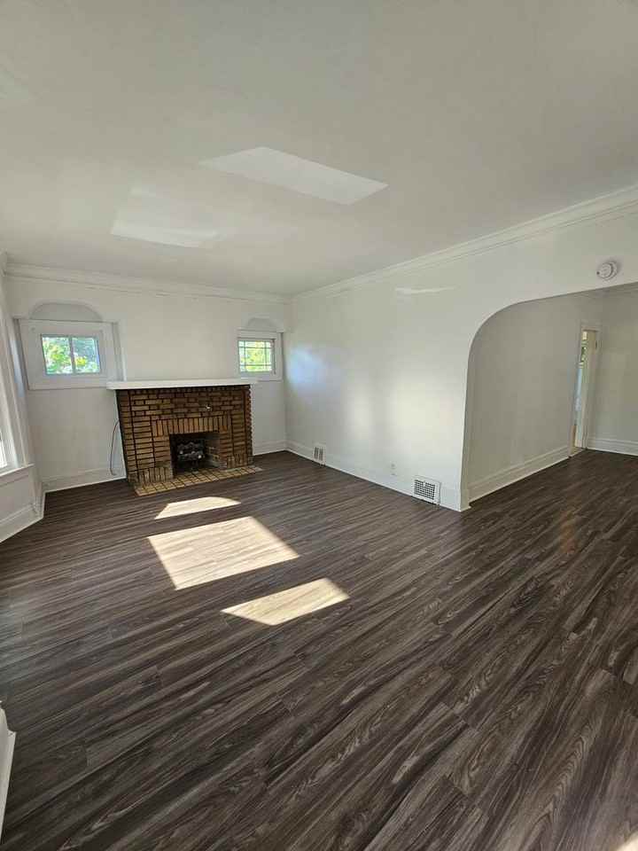1111 E 114th St #UP - Photo 3 of 13