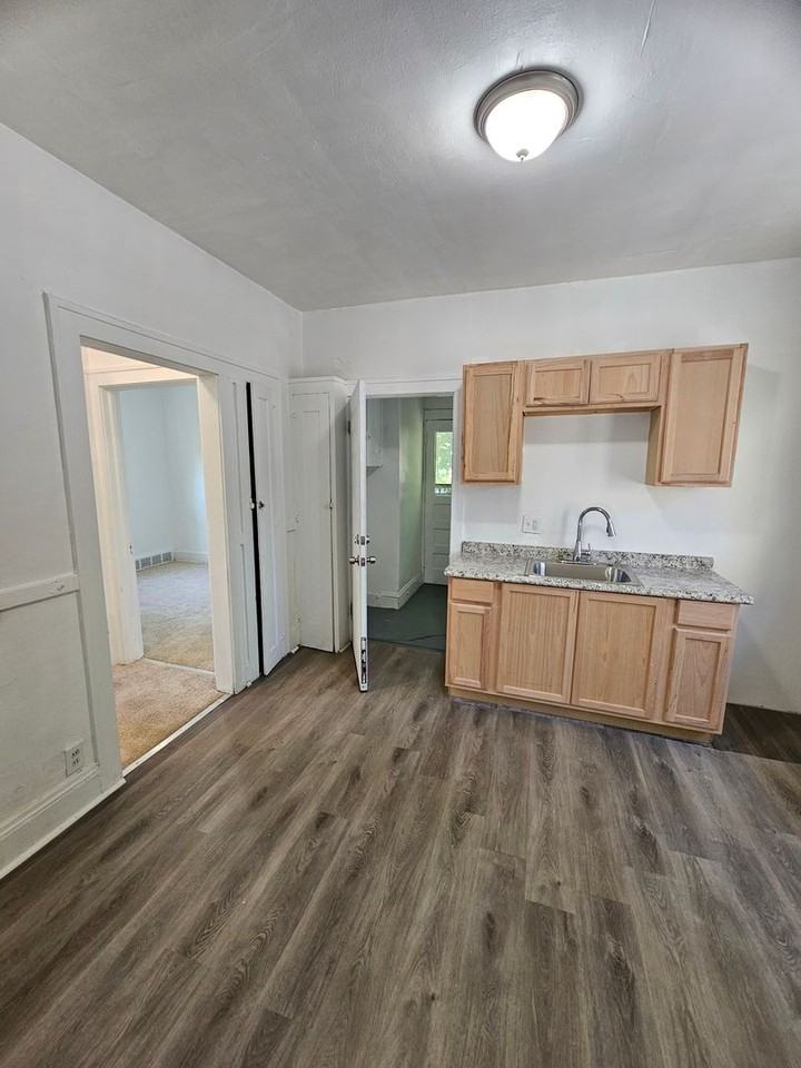 1111 E 114th St #UP - Photo 5 of 13