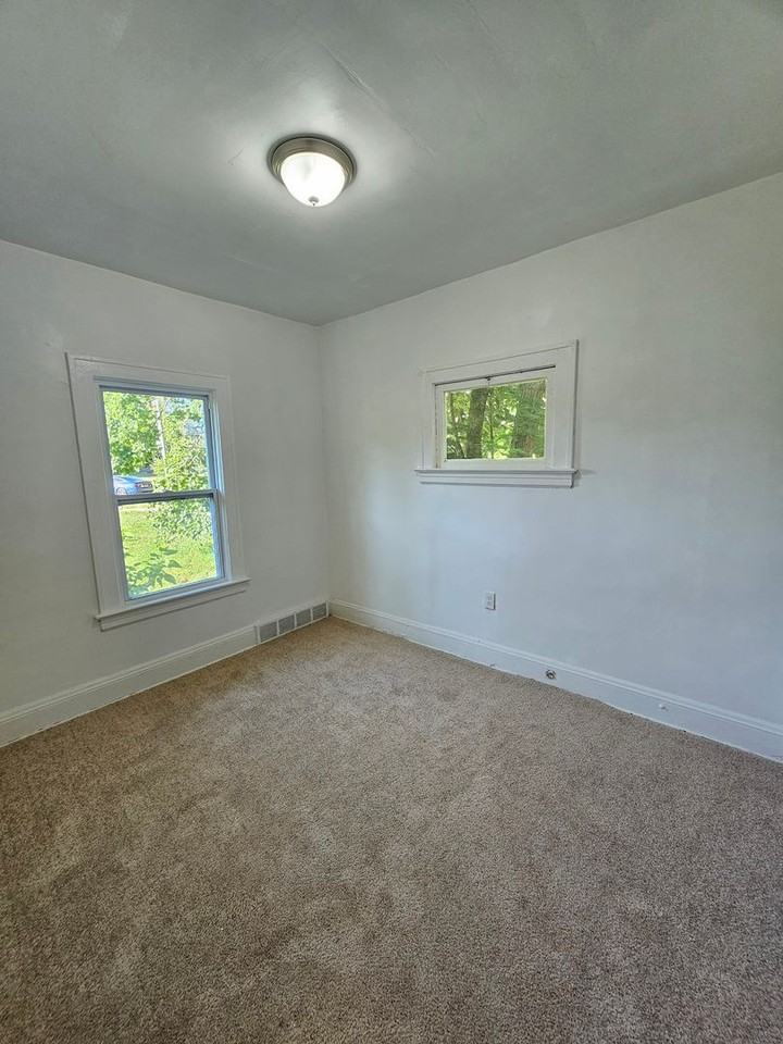 1111 E 114th St #UP - Photo 7 of 13
