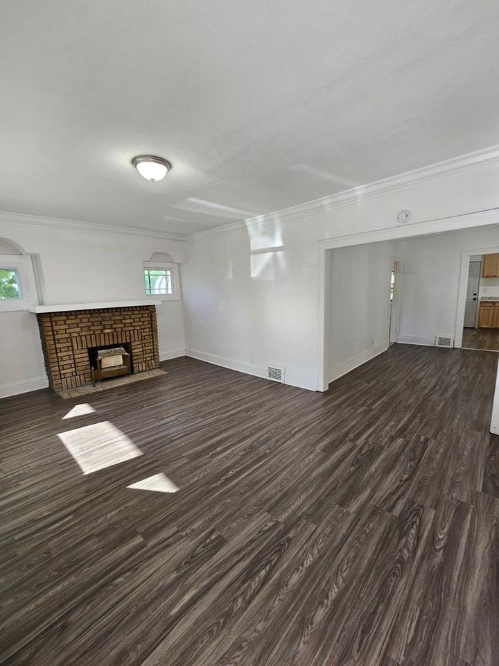 1111 E 114th St #DOWN - Photo 2 of 8
