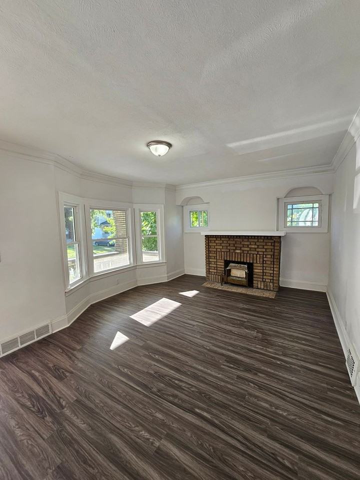 1111 E 114th St #DOWN - Photo 3 of 8