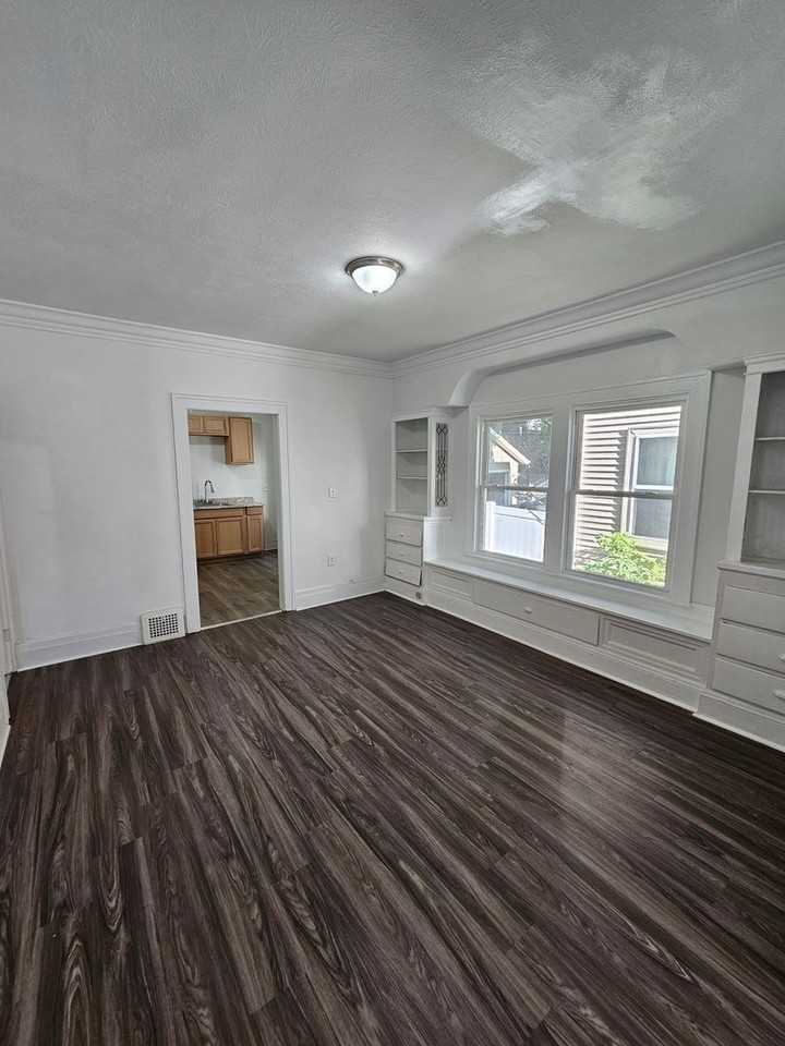 1111 E 114th St #DOWN - Photo 4 of 8