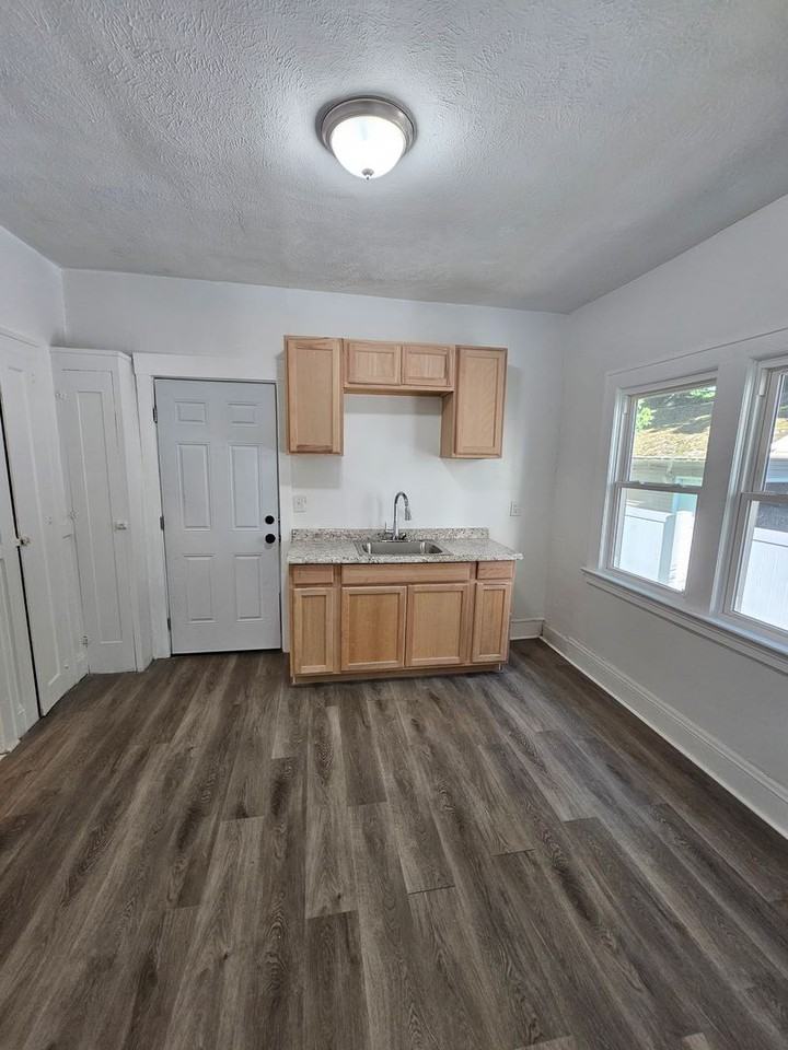 1111 E 114th St #DOWN - Photo 5 of 8