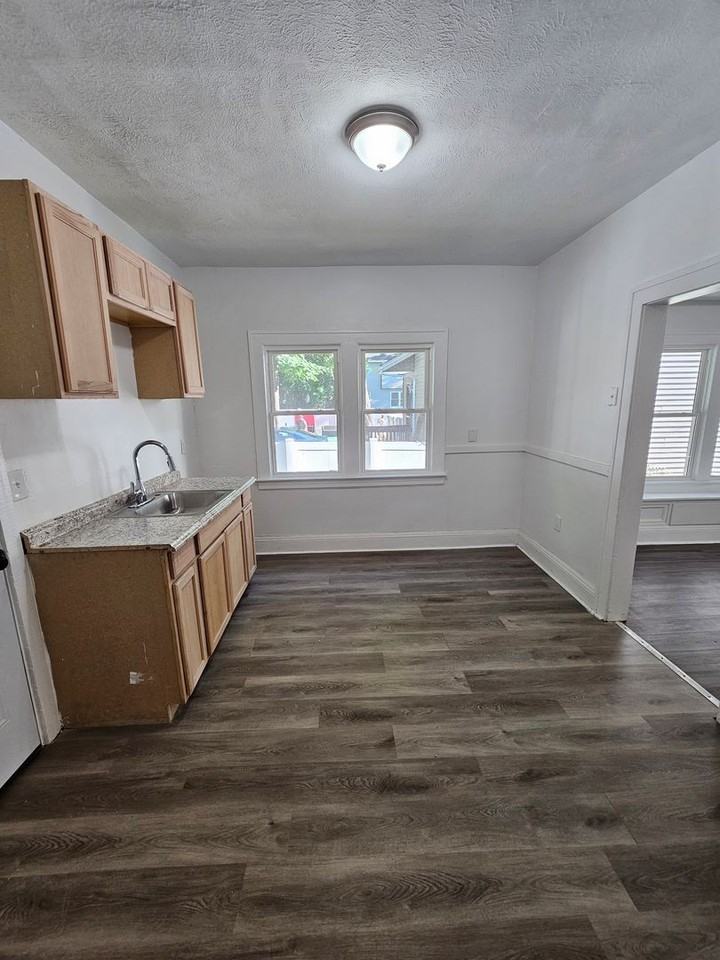 1111 E 114th St #DOWN - Photo 6 of 8
