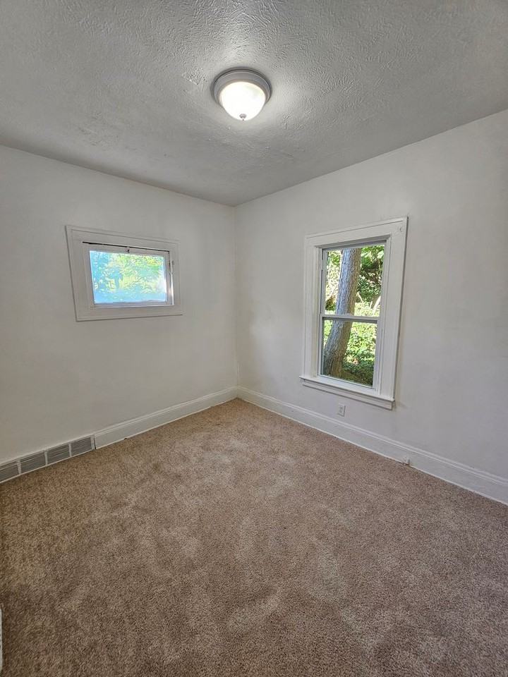 1111 E 114th St #DOWN - Photo 7 of 8