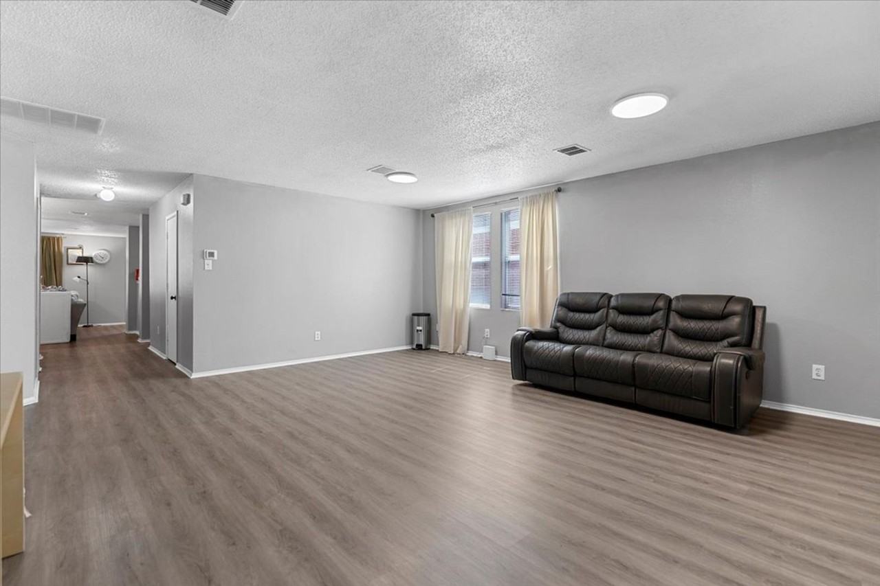 5401 Pandale Valley Dr - Photo 6 of 39
