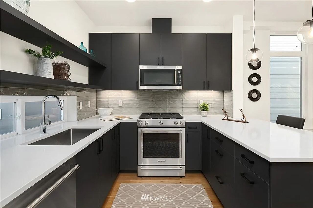 2032 15th Ave S - Photo 6 of 26